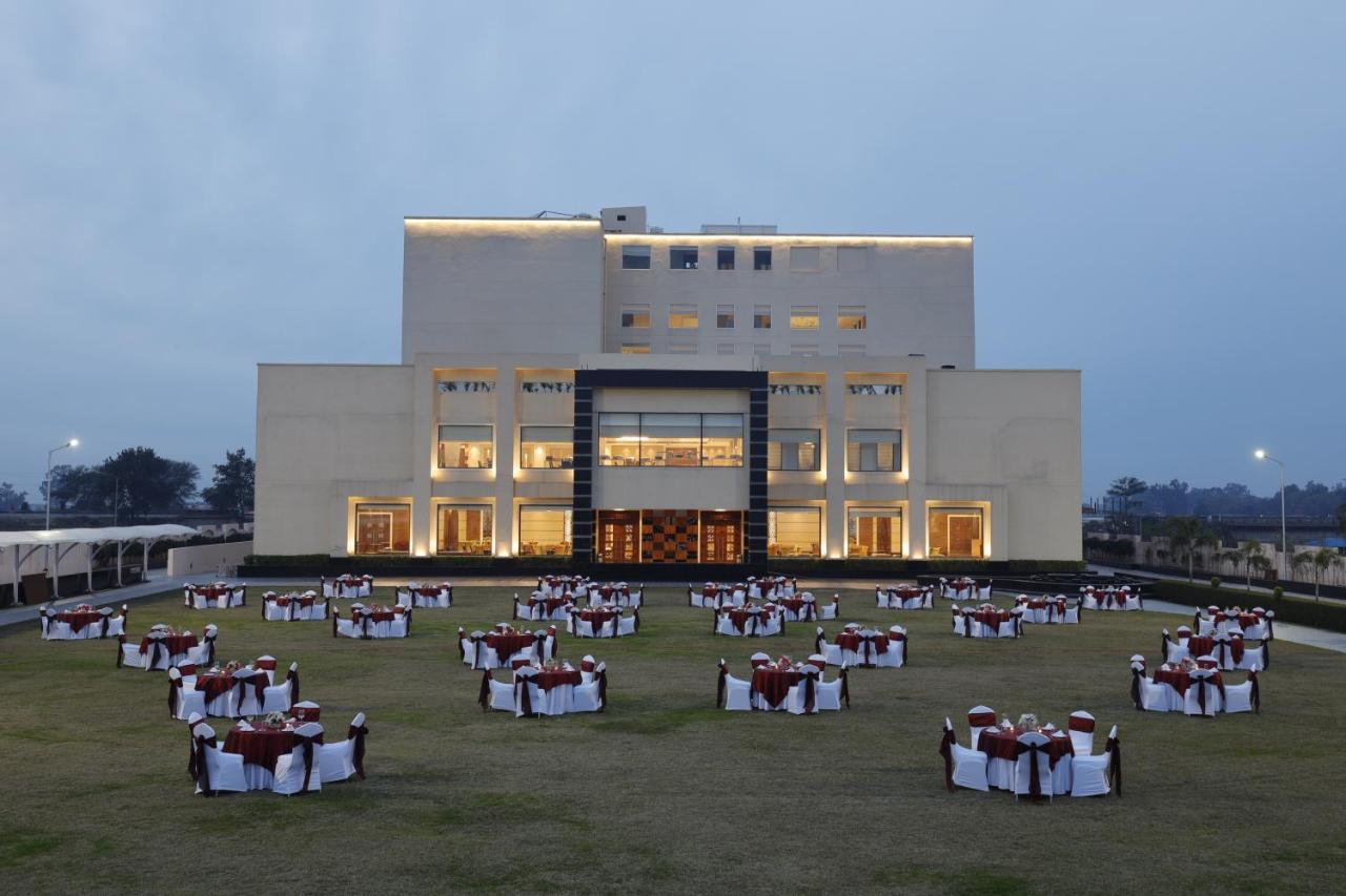 Viraj Sarovar Portico Jammu Buitenkant foto